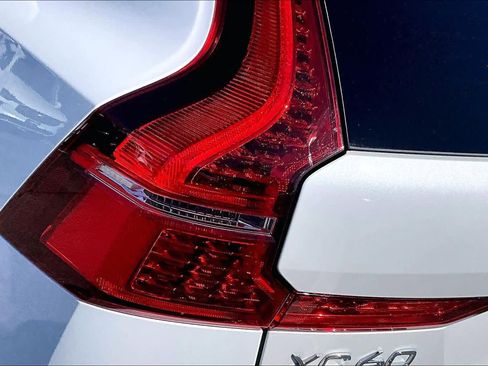 Used 2022 Volvo XC60 B5 Momentum w/ Climate Package image 27