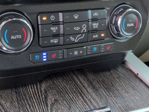 Used 2020 Ford F350 Lariat AWD/4WD image 23
