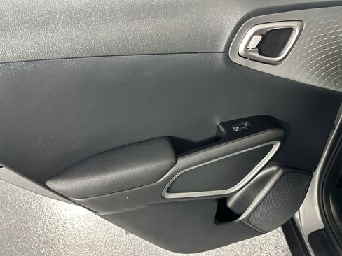 Used 2025 Kia Soul S image 34