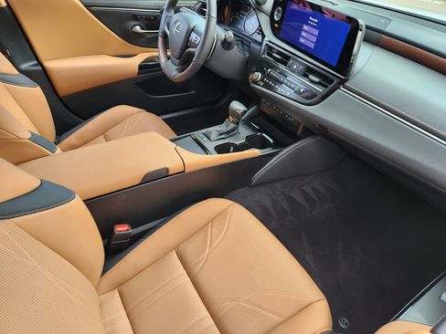 Used 2024 Lexus ES 300h Ultra Luxury w/ Accessory Package (Z2) FWD image 16
