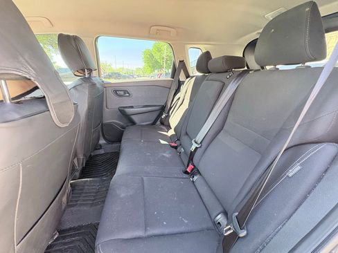 Used 2023 Nissan Rogue S image 7