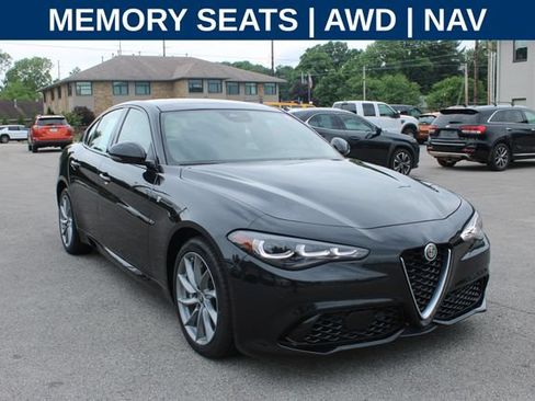 Used 2024 Alfa Romeo Giulia Ti AWD/4WD image 2