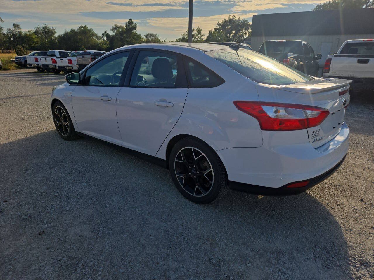 Used 2014 Ford Focus SE w/ Equipment Group 201A FWD image 11