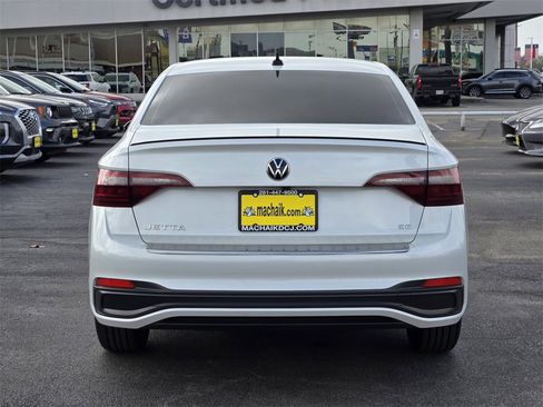 Used 2023 Volkswagen Jetta SE image 5