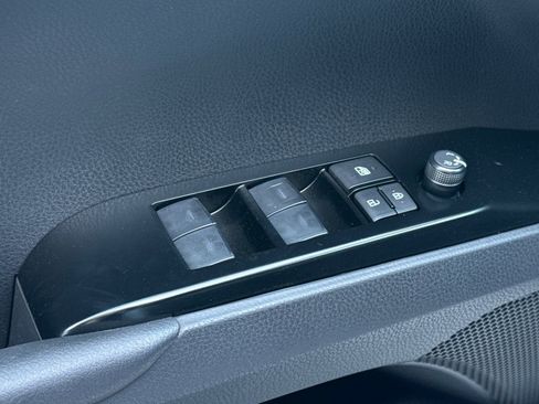 New 2026 Toyota Camry Hybrid FWD image 11