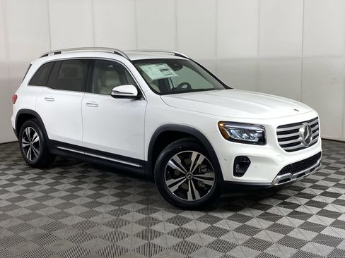 Used 2025 Mercedes-Benz GLB 250 4MATIC image 6