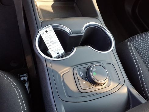 Used 2022 GMC Terrain SLE FWD image 11