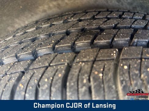 Used 2017 Chrysler Pacifica Touring FWD image 38