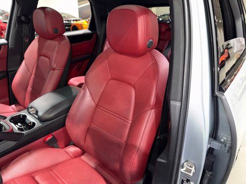 Used 2020 Porsche Cayenne image 53