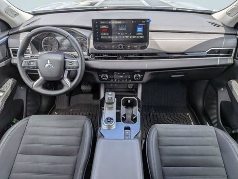 Used 2026 Mitsubishi Outlander AWD image 14