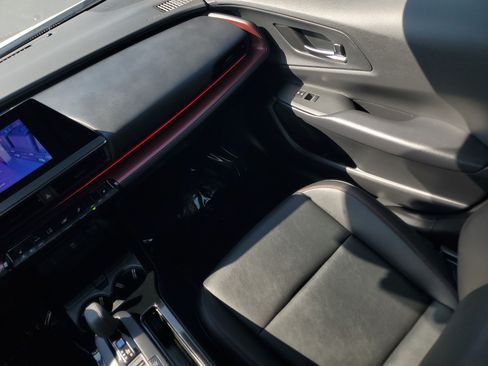 Certified 2024 Toyota Prius Prime FWD image 15