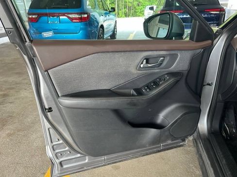 Used 2021 Nissan Rogue SV FWD image 16