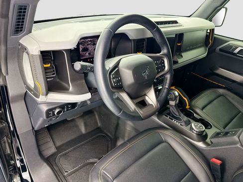 Used 2023 Ford Bronco Badlands image 9