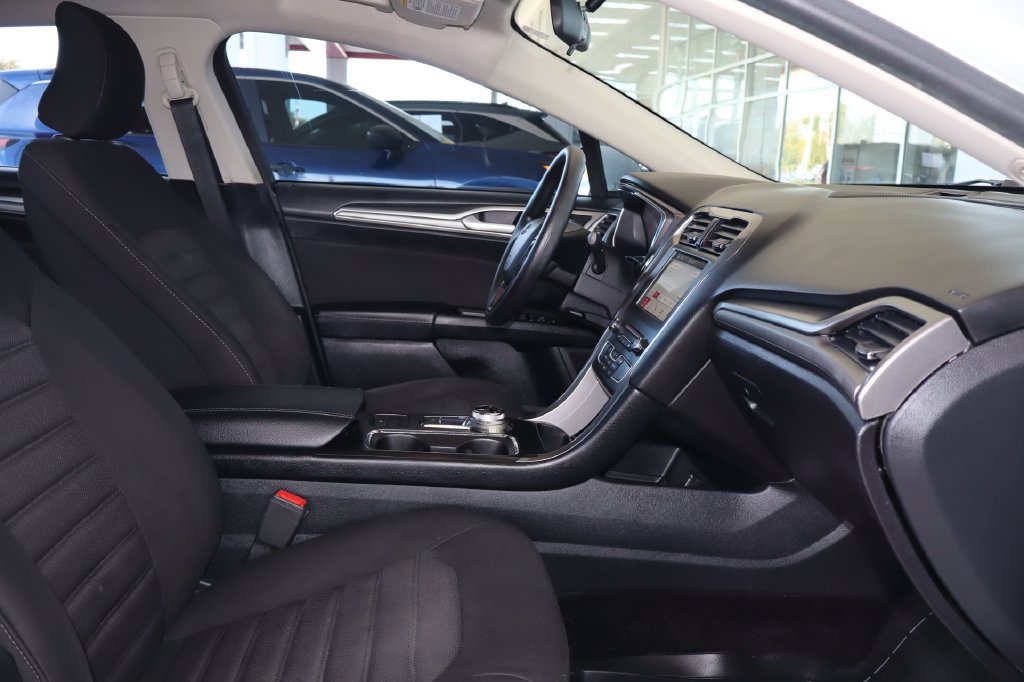 Used 2017 Ford Fusion SE w/ Fusion SE Technology Package FWD image 38