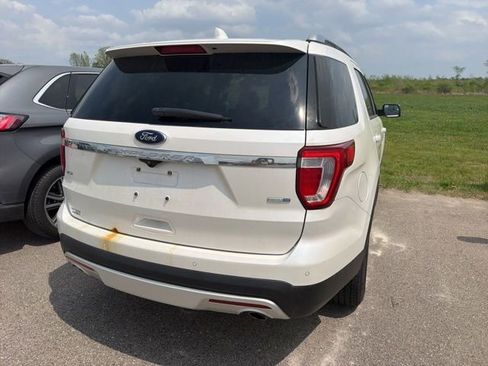 Used 2016 Ford Explorer XLT w/ Equipment Group 202A AWD/4WD image 13