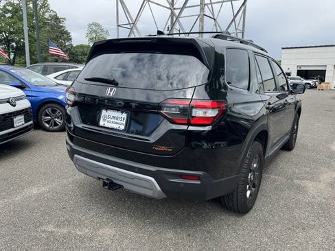Used 2024 Honda Pilot TrailSport image 5