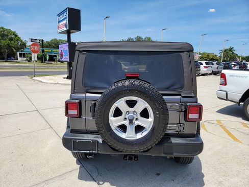 Used 2022 Jeep Wrangler Unlimited Sport AWD/4WD image 4
