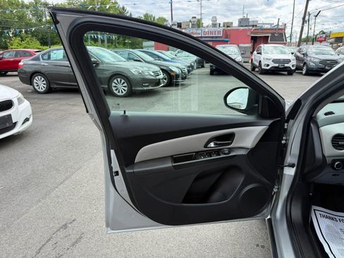 Used 2013 Chevrolet Cruze LS FWD image 13