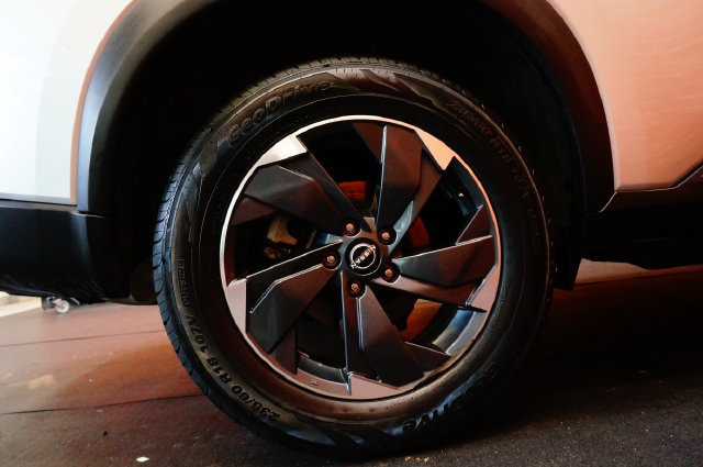 Certified 2025 Nissan Rogue SV AWD/4WD image 73
