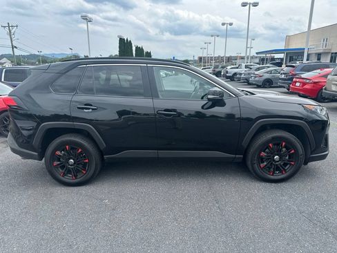 Used 2020 Toyota RAV4 LE AWD/4WD image 4