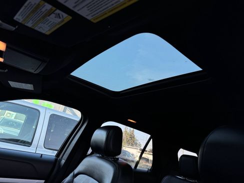 Used 2017 Ford Explorer XLT w/ Equipment Group 202A AWD/4WD image 12