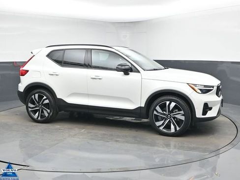 Used 2023 Volvo XC40 B5 Plus w/ Driver Assist Package image 1