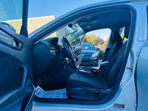 Used 2014 Volkswagen Passat 1.8T S image 11