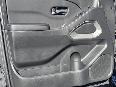 Used 2025 Nissan Frontier SV image 17