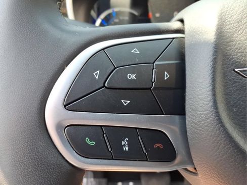 Used 2023 Chrysler Pacifica Limited FWD image 19