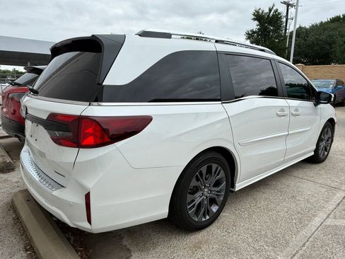 Certified 2025 Honda Odyssey Touring image 7