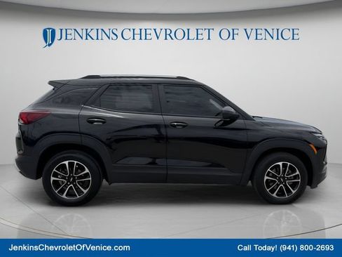 Used 2024 Chevrolet TrailBlazer LT FWD image 3