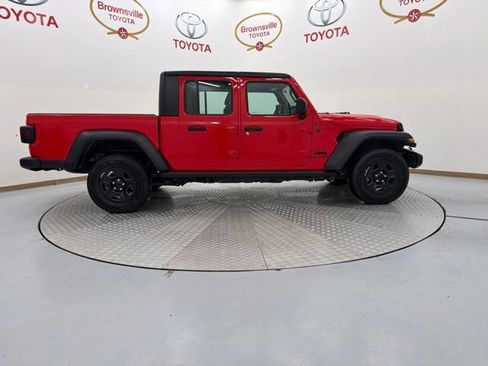 Used 2024 Jeep Gladiator Sport AWD/4WD image 3