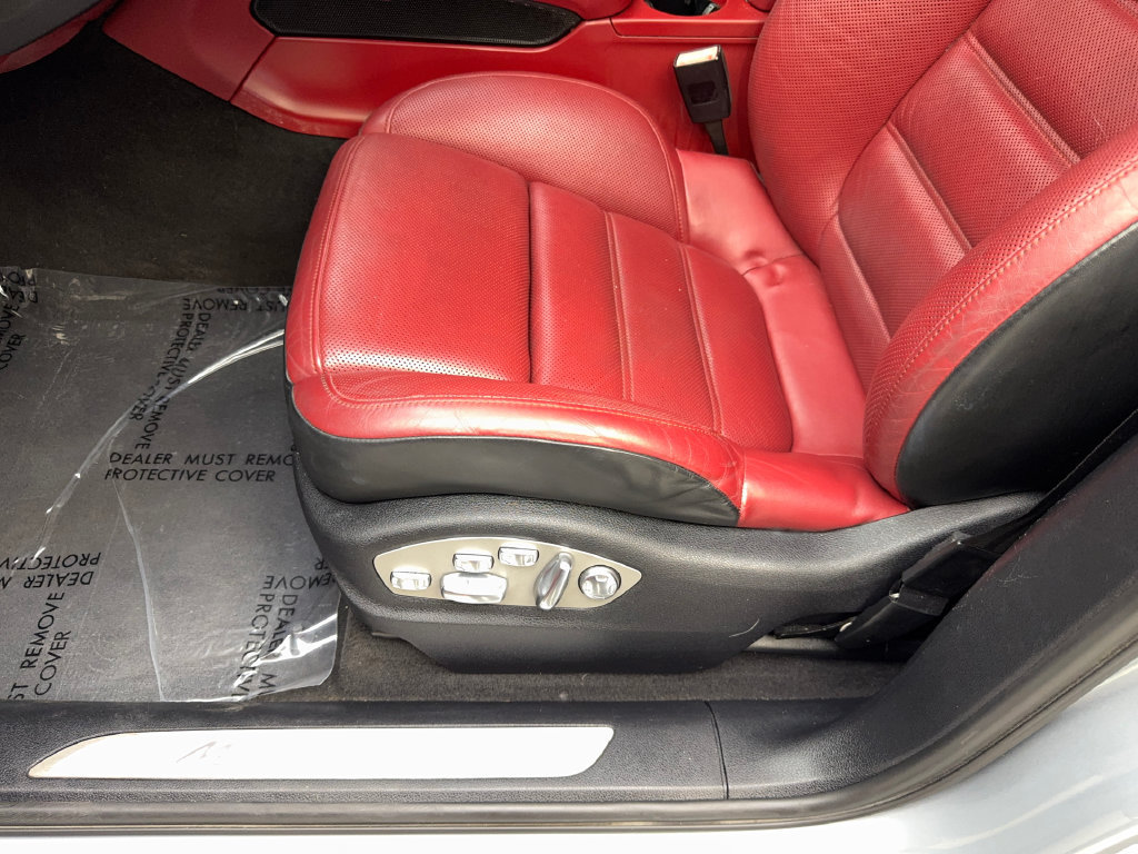 Used 2021 Porsche Macan Turbo AWD/4WD image 27