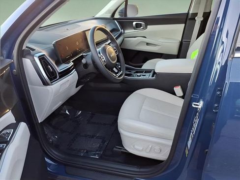 Used 2025 Kia Sorento S w/ Panoramic Sunroof Package image 11