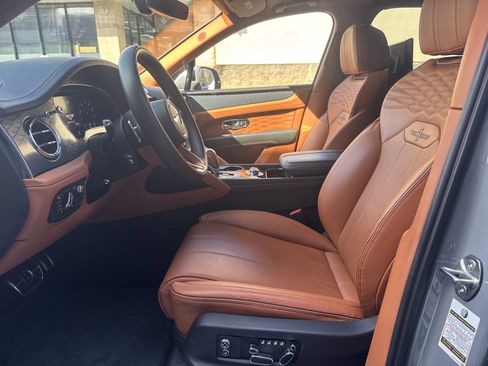 Used 2023 Bentley Bentayga Extended Wheelbase image 15