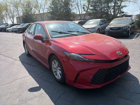 Used 2025 Toyota Camry LE image 3