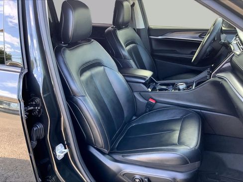 Used 2023 Jeep Grand Cherokee L Limited w/ Black Appearance Package RWD image 8