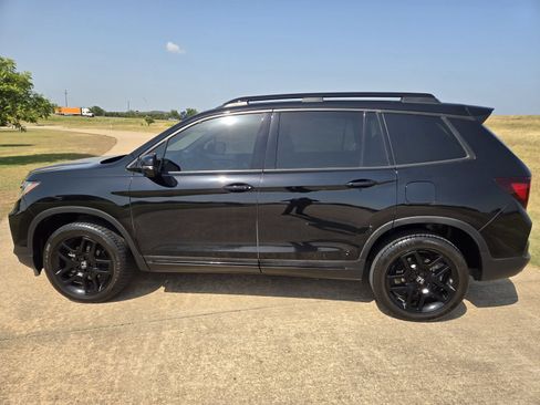 Used 2024 Honda Passport Black Edition image 3