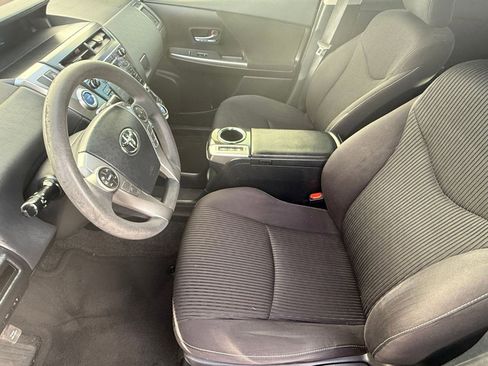 Used 2017 Toyota Prius V Three image 5