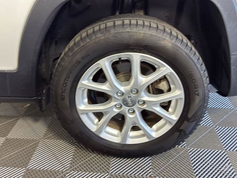 Used 2015 Jeep Cherokee Latitude w/ Cold Weather Group FWD image 13