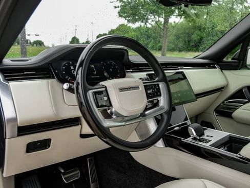 Used 2025 Land Rover Range Rover Long Wheelbase Autobiography AWD/4WD image 2
