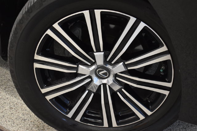 Used 2021 Lexus LX 570 4WD w/ Luxury Package image 30