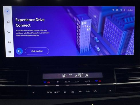 Used 2025 Toyota Sienna XLE image 27