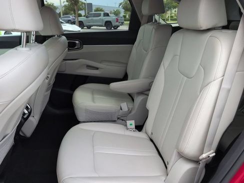 Used 2022 Kia Sorento S FWD image 14