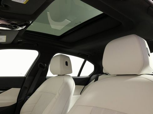 Used 2024 BMW 530i xDrive image 34