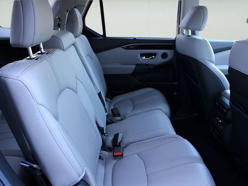 Used 2025 Honda Pilot EX-L image 22