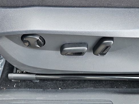 Used 2024 Volkswagen Tiguan Wolfsburg Edition image 21