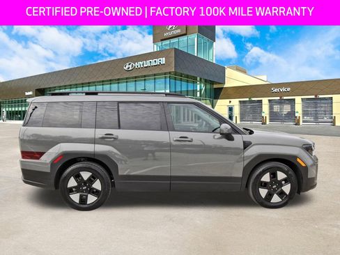 Used 2025 Hyundai Santa Fe SEL FWD image 4