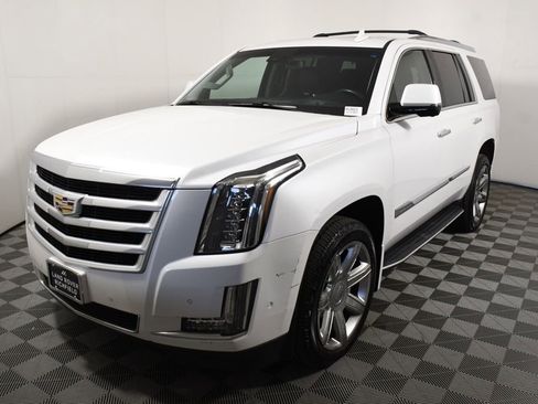 Used 2017 Cadillac Escalade Luxury AWD/4WD image 1