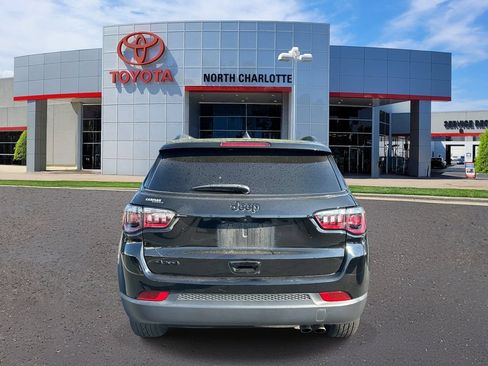 Used 2022 Jeep Compass Latitude w/ Sun and Sound Group AWD/4WD image 7